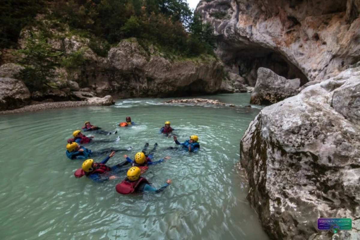 Aquatic hike 1h30 - Gorges du VERDON - Expérience Côte d'Azur