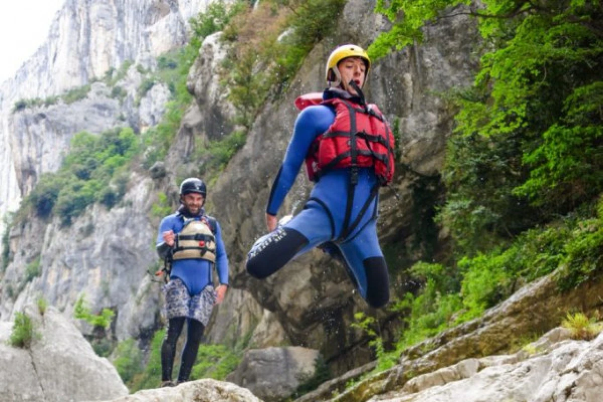 Aquatic hike 1h30 - Gorges du VERDON - Expérience Côte d'Azur