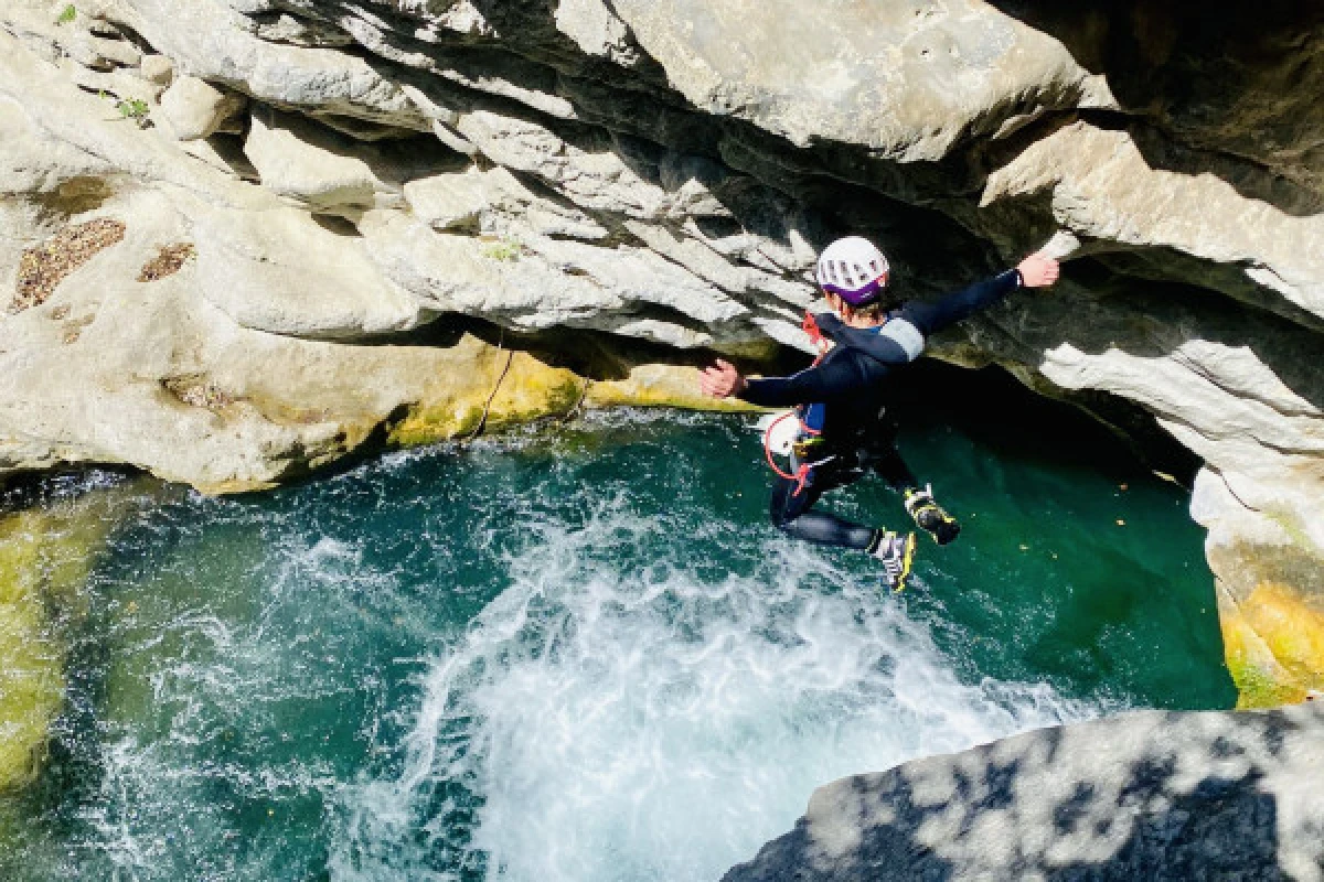 Walk and aquatic hike in the Gorges du Loup - Expérience Côte d'Azur