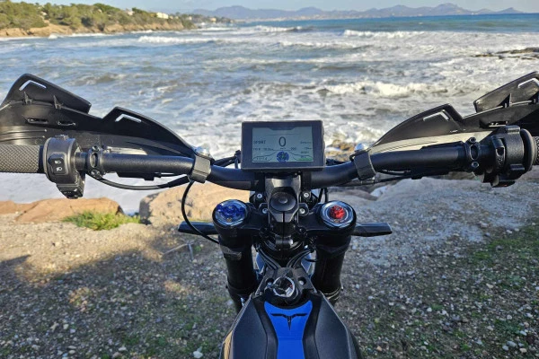 Electric motorcycle ride in Puget s/argens - Expérience Côte d'Azur