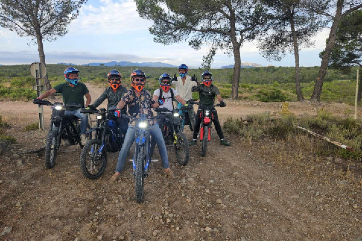 Electric motorcycle ride in Puget s/argens - Expérience Côte d'Azur