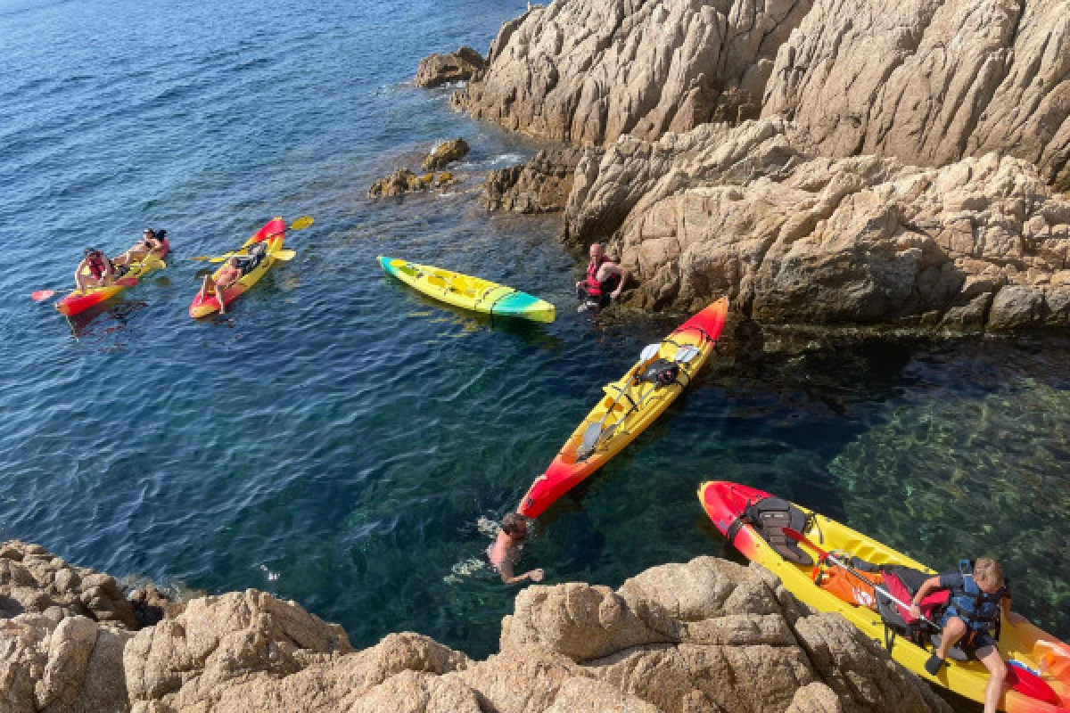 Guided KAYAK tour - The Cap Camarat "Fun & Snorkeling" tour - Expérience Côte d'Azur