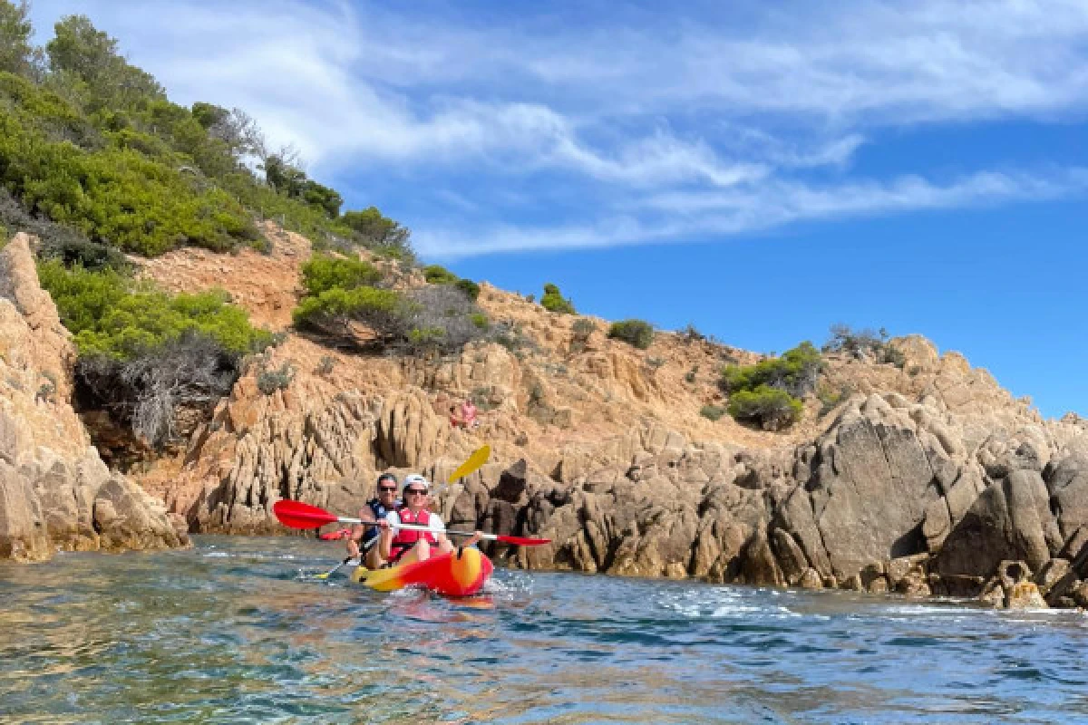 Guided KAYAK tour - The Cap Camarat "Fun & Snorkeling" tour - Expérience Côte d'Azur