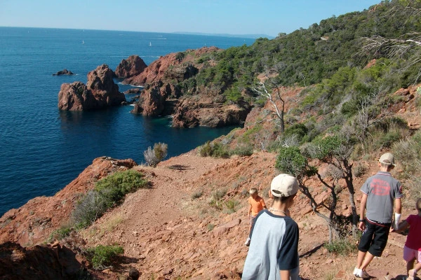 Hiking at Cap Dramont - Saint-Raphaël - Expérience Côte d'Azur