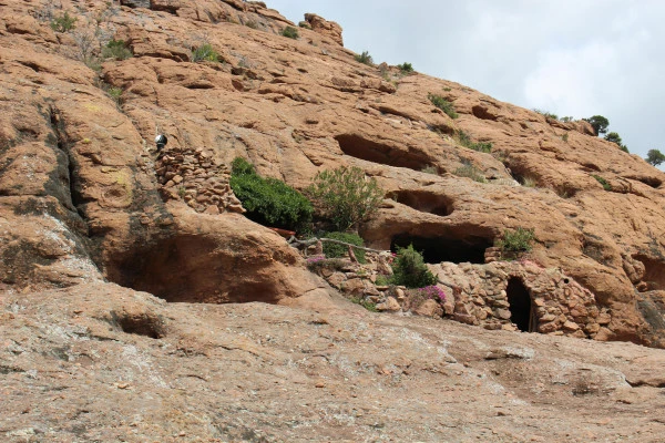 Hike to the 3 Crosses of Roquebrune Rock - Expérience Côte d'Azur