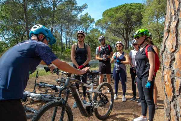 Electric assisted mountain bike ride - Expérience Côte d'Azur