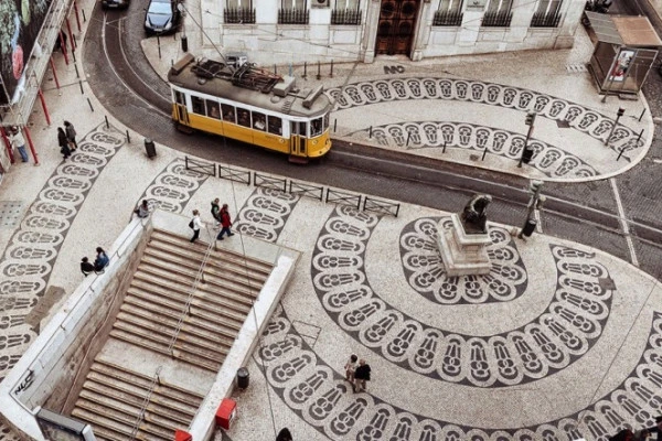 Romantic Lisbon Tuk Tuk Tour - Expérience Côte d'Azur