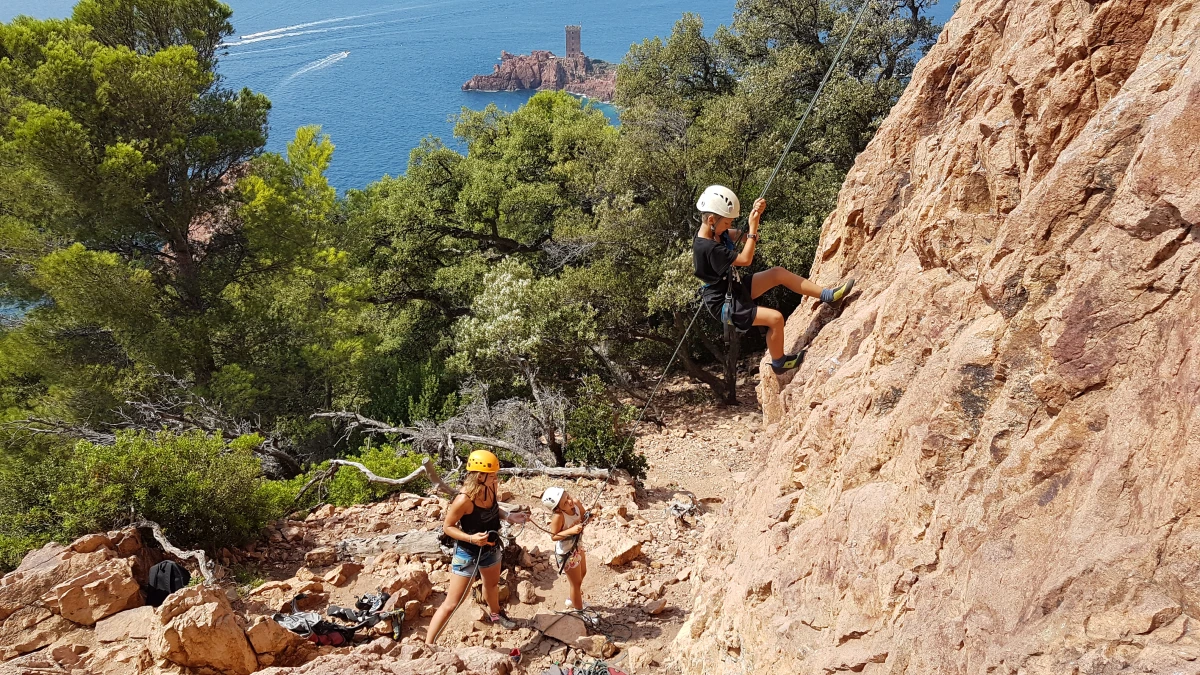 Climbing session at the Red Rocks of Estérel - Saint-Raphaël - Expérience Côte d'Azur