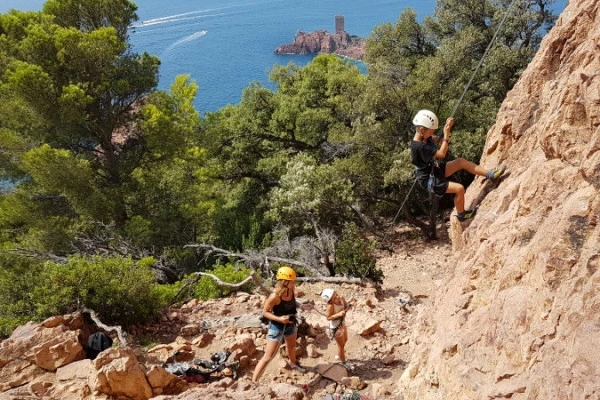 Climbing session the red rocks of Estérel - Saint-Raphaël - Expérience Côte d'Azur