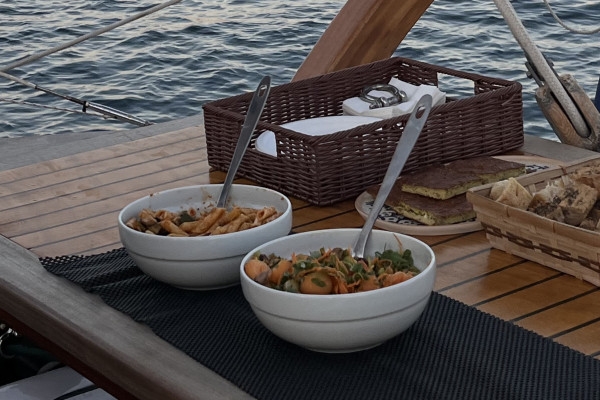 Evening sailing cruise in the Frioul's Island - Quay of Honor Town Hall - Expérience Côte d'Azur