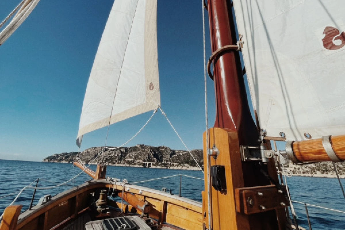 Evening sailing cruise in the Frioul's Island - Quay of Honor Town Hall - Expérience Côte d'Azur