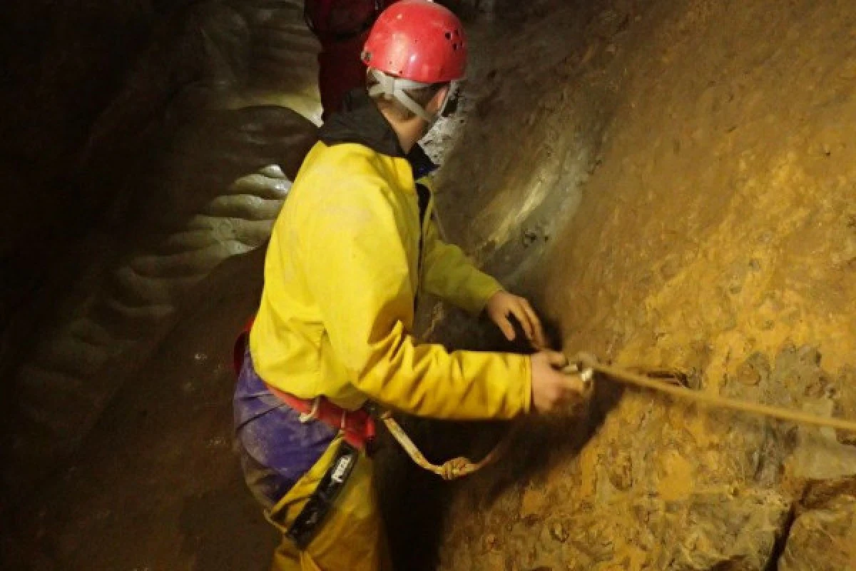 Speleology - Cave of Mons - Expérience Côte d'Azur