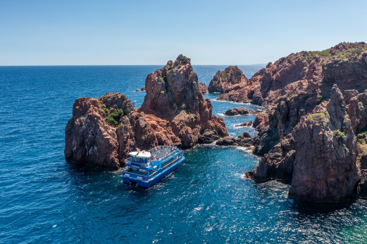 calanques esterel bateaux bleus