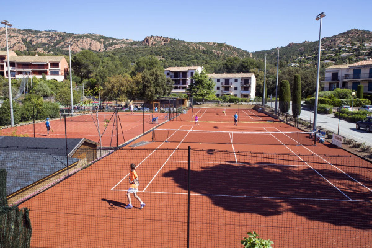 Tennis training course for children - Agay - Expérience Côte d'Azur