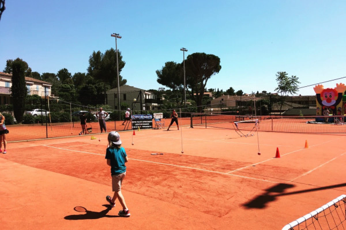 Tennis training course for children - Agay - Expérience Côte d'Azur