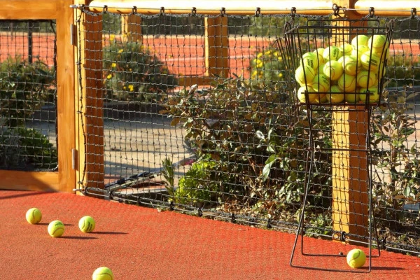Tennis training course for children - Agay - Expérience Côte d'Azur