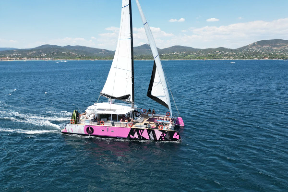 Sunday Brunch on a Catamaran from Cogolin - Expérience Côte d'Azur