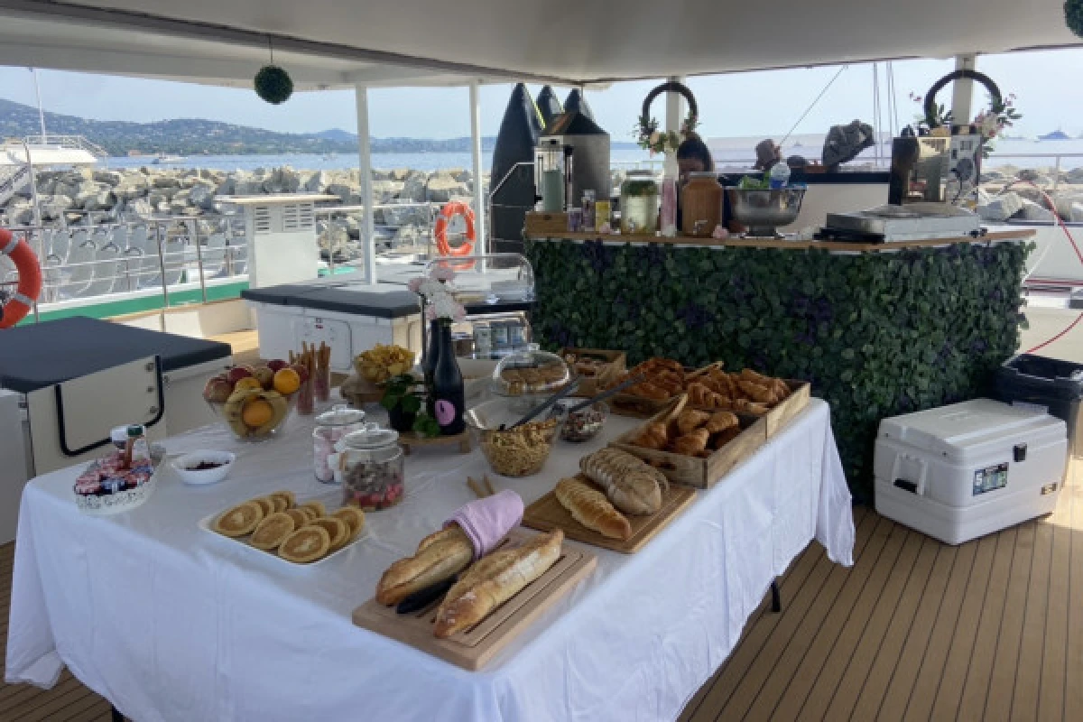 Sunday Brunch on a Catamaran from Cogolin - Expérience Côte d'Azur