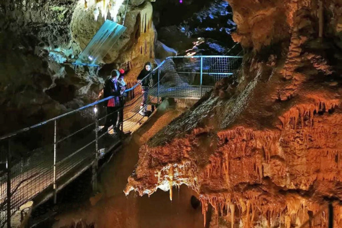 Self guided tour of the Obscure Baume - Expérience Côte d'Azur