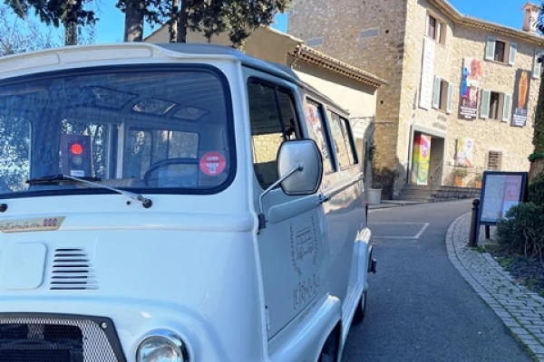 Discover Mougins aboard our Vintage Minibus (2 hours) - Expérience Côte d'Azur