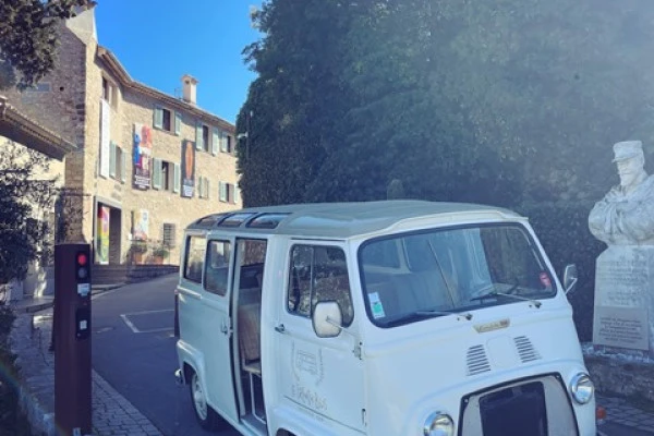 Discover Mougins aboard our Vintage Minibus (2 hours) - Expérience Côte d'Azur