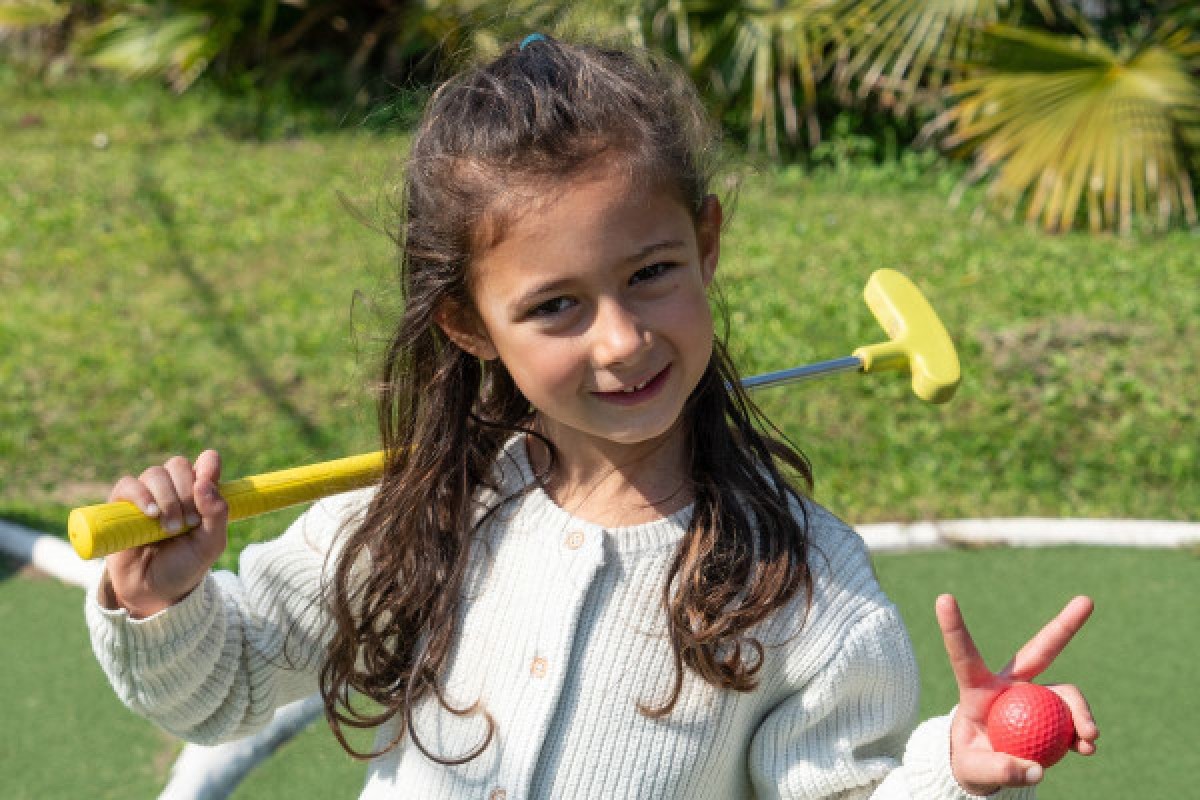 Mini golf in Saint Raphael with sea view - Expérience Côte d'Azur